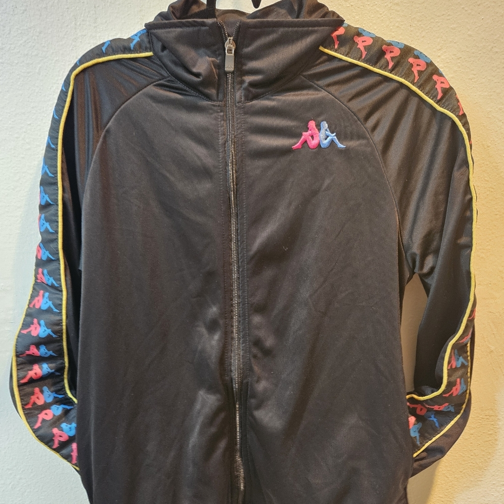 ✨️VINTAGE KAPPA BLACK TRACKSUIT JACKET SIZE XS✨️